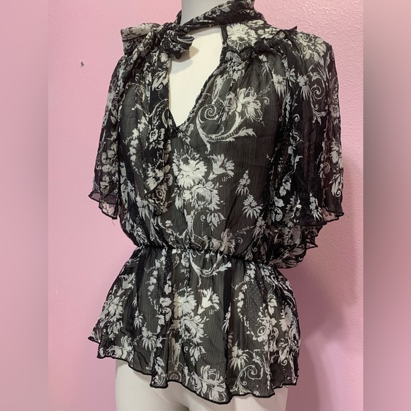 Gorgeous VTG Guess blouse - S - Picture 6 of 11